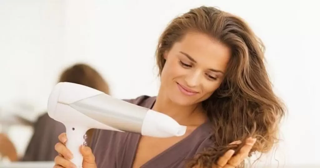 बालों के लिए मानसून टिप्स (monsoon tips for hair)